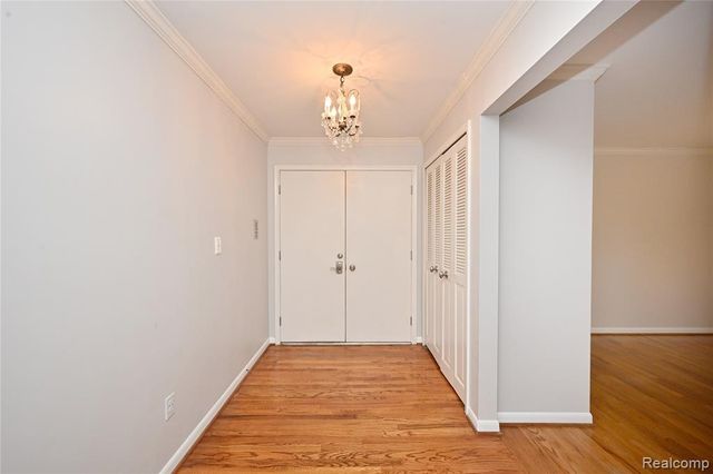 4043 W Maple D 101, Bloomfield Hills, MI 48301
