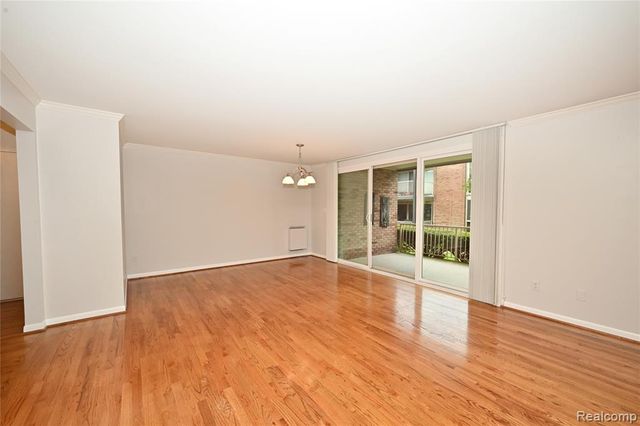 4043 W Maple D 101, Bloomfield Hills, MI 48301