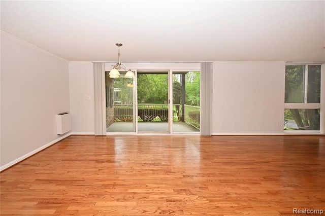 4043 W Maple D 101, Bloomfield Hills, MI 48301