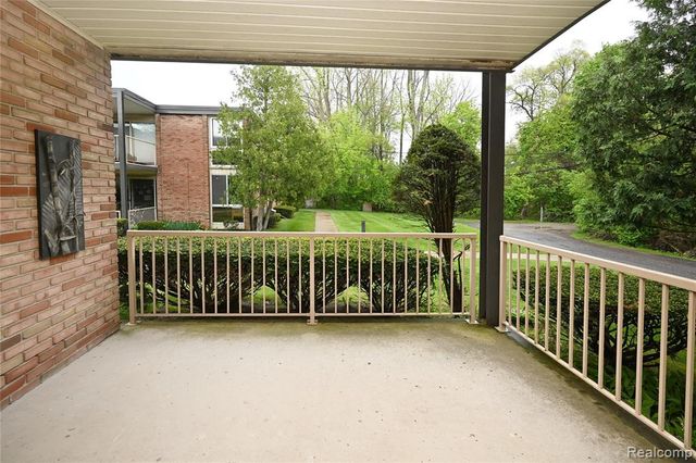 4043 W Maple D 101, Bloomfield Hills, MI 48301