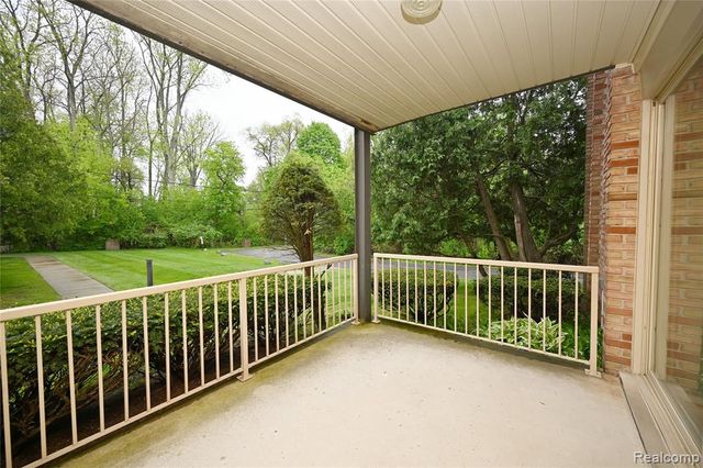 4043 W Maple D 101, Bloomfield Hills, MI 48301