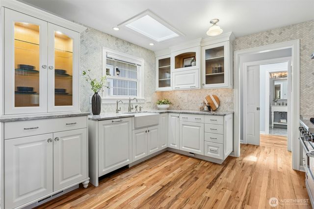 13606 Woodinville Redmond Road NE, Redmond, WA 98052