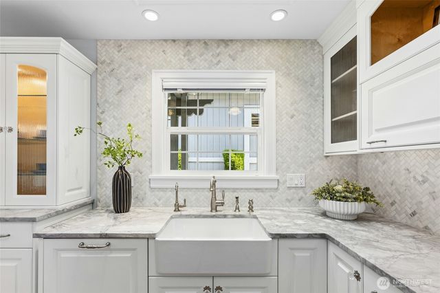 13606 Woodinville Redmond Road NE, Redmond, WA 98052
