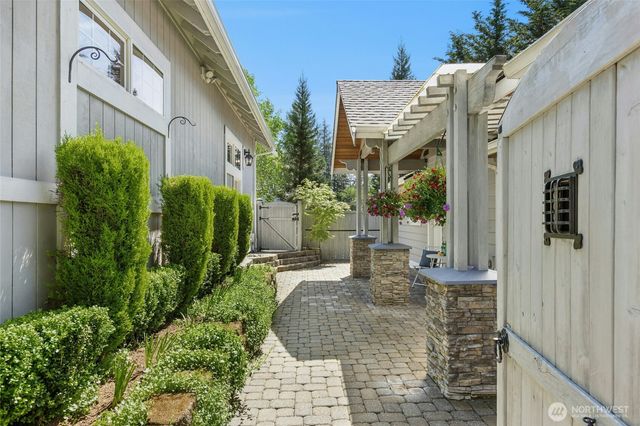 13606 Woodinville Redmond Road NE, Redmond, WA 98052
