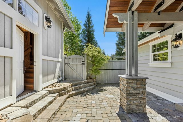 13606 Woodinville Redmond Road NE, Redmond, WA 98052