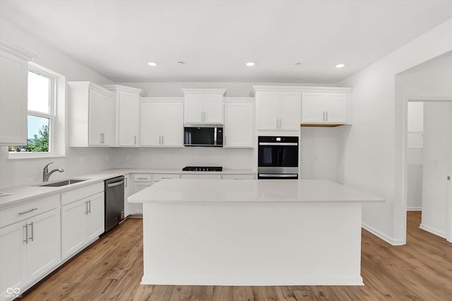 7076 Portico Lane, Mccordsville, IN 46055