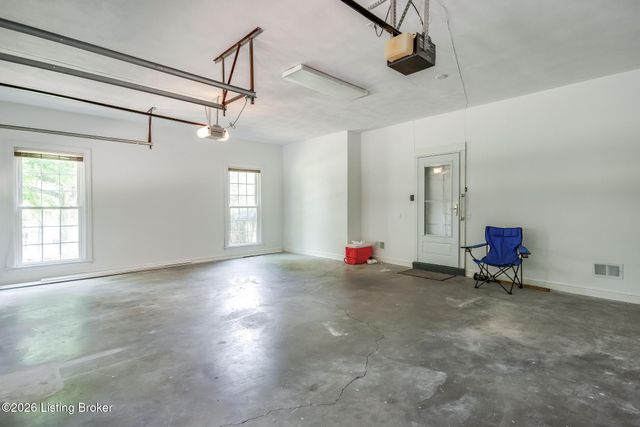 427 Twinbrook Rd, Louisville, KY 40207