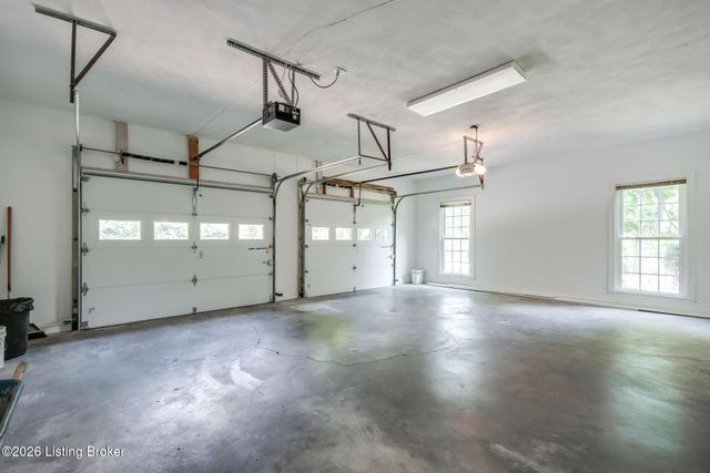 427 Twinbrook Rd, Louisville, KY 40207