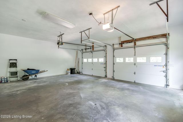 427 Twinbrook Rd, Louisville, KY 40207