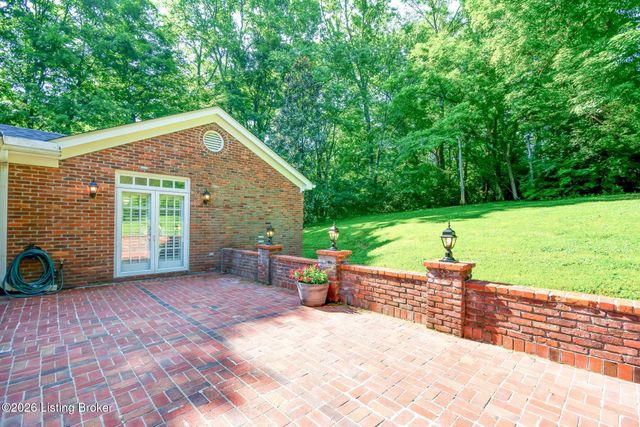 427 Twinbrook Rd, Louisville, KY 40207