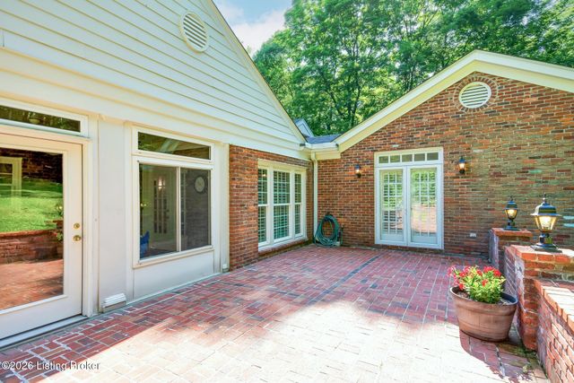 427 Twinbrook Rd, Louisville, KY 40207