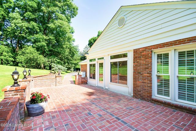 427 Twinbrook Rd, Louisville, KY 40207