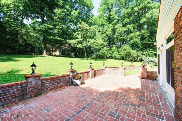 427 Twinbrook Rd, Louisville, KY 40207