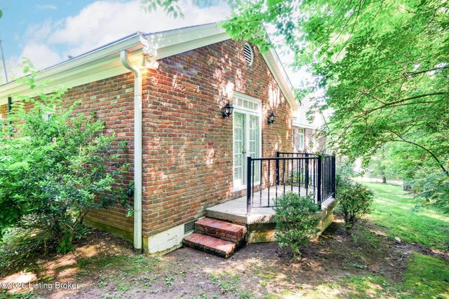427 Twinbrook Rd, Louisville, KY 40207
