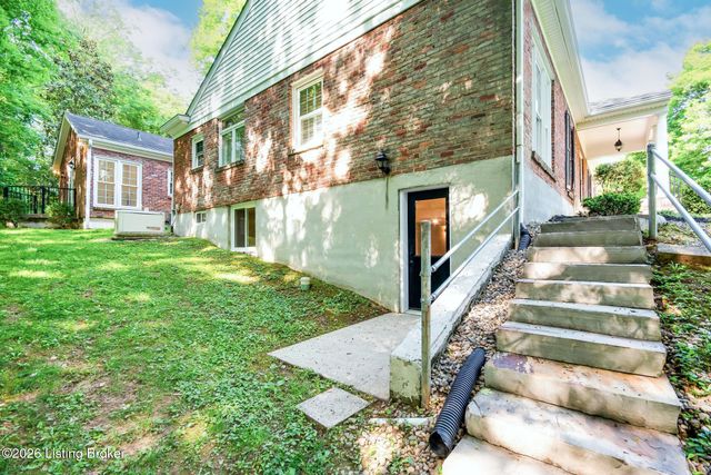 427 Twinbrook Rd, Louisville, KY 40207