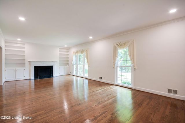 427 Twinbrook Rd, Louisville, KY 40207