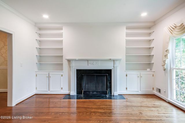 427 Twinbrook Rd, Louisville, KY 40207