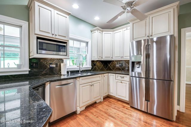 427 Twinbrook Rd, Louisville, KY 40207