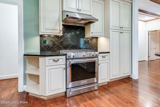 427 Twinbrook Rd, Louisville, KY 40207