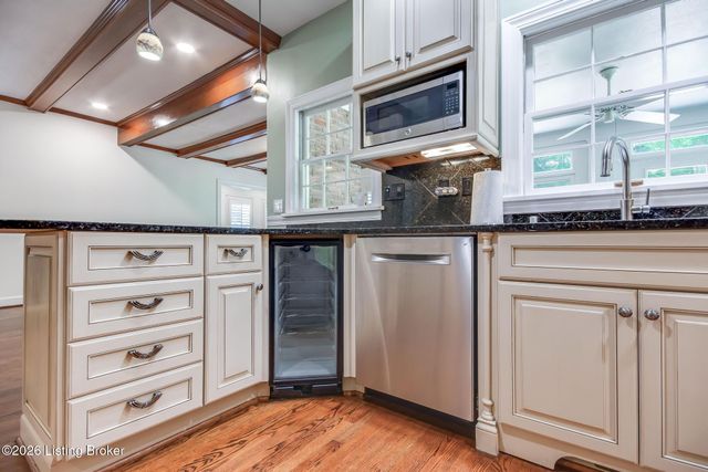 427 Twinbrook Rd, Louisville, KY 40207