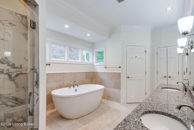 427 Twinbrook Rd, Louisville, KY 40207