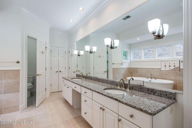 427 Twinbrook Rd, Louisville, KY 40207