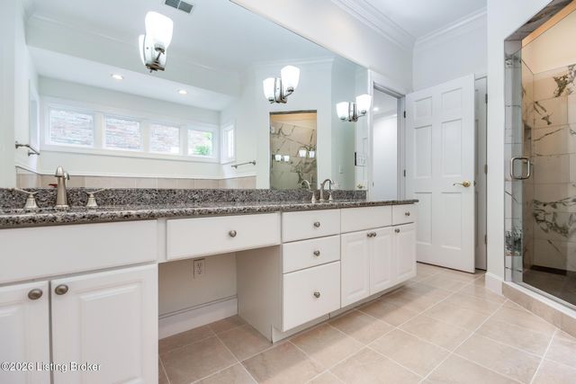 427 Twinbrook Rd, Louisville, KY 40207