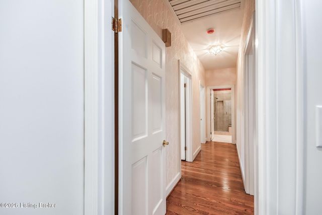 427 Twinbrook Rd, Louisville, KY 40207