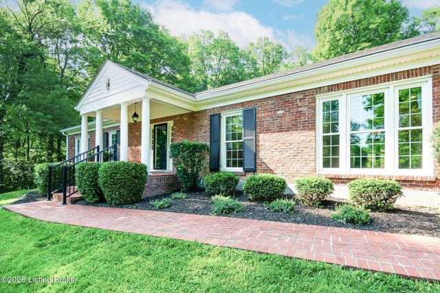 427 Twinbrook Rd, Louisville, KY 40207