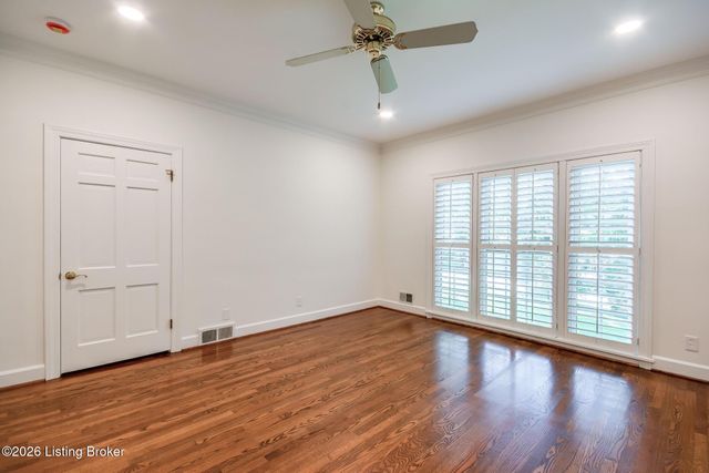 427 Twinbrook Rd, Louisville, KY 40207