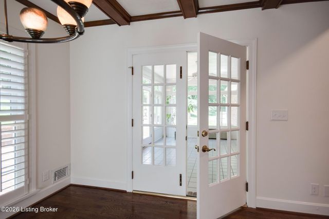 427 Twinbrook Rd, Louisville, KY 40207