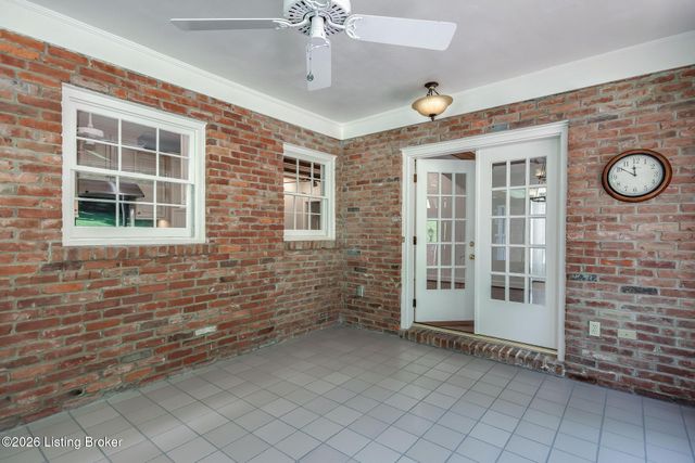427 Twinbrook Rd, Louisville, KY 40207