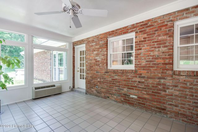 427 Twinbrook Rd, Louisville, KY 40207