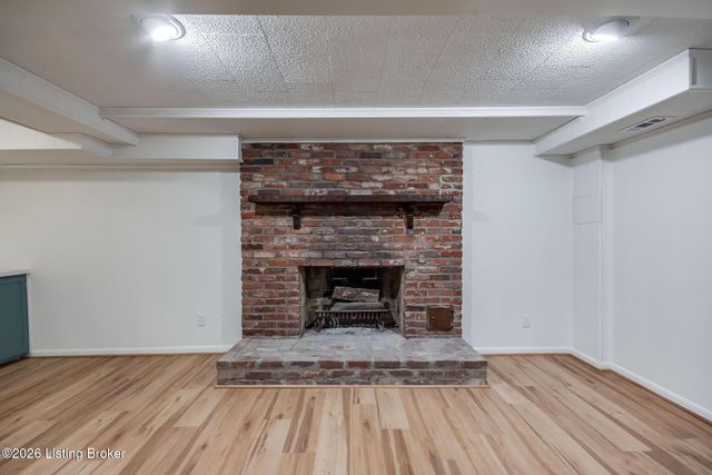 427 Twinbrook Rd, Louisville, KY 40207