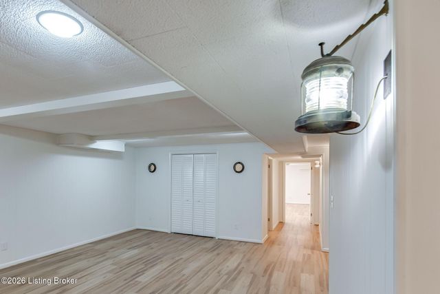 427 Twinbrook Rd, Louisville, KY 40207