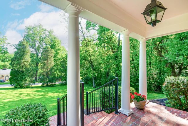 427 Twinbrook Rd, Louisville, KY 40207
