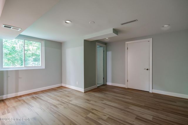 427 Twinbrook Rd, Louisville, KY 40207