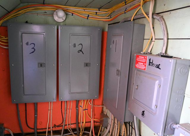 390 Cedar Street, Manchester, NH 03103