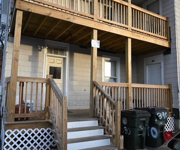 390 Cedar Street, Manchester, NH 03103