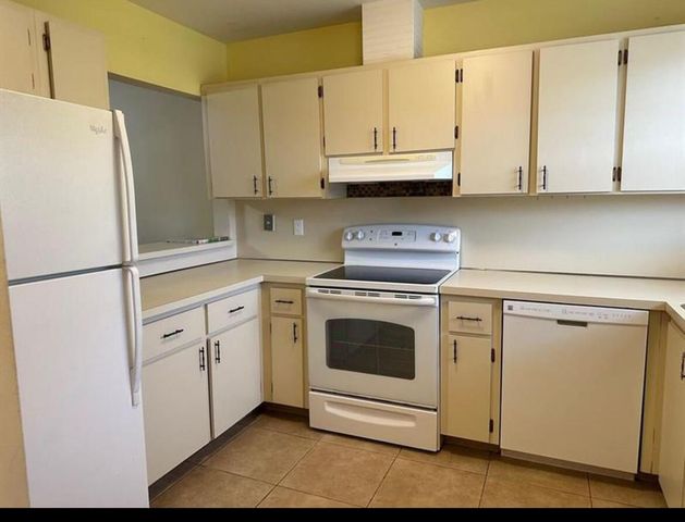 8682 Satalite Terrace, West Palm Beach, FL 33403