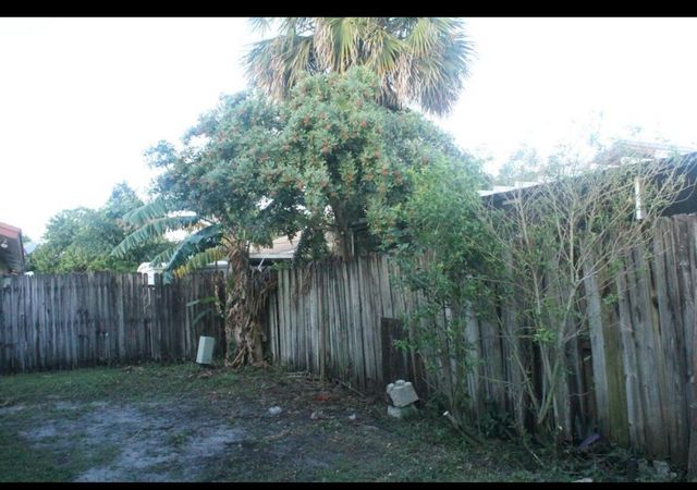 8682 Satalite Terrace, West Palm Beach, FL 33403