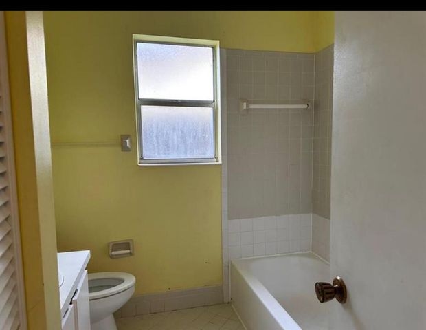 8682 Satalite Terrace, West Palm Beach, FL 33403