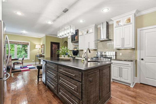 32 Winthrop Point, Little Rock, AR 72211