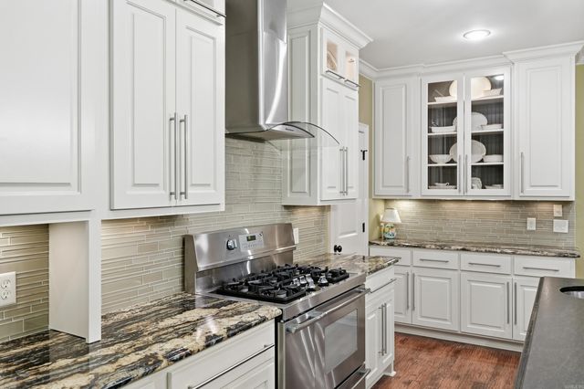 32 Winthrop Point, Little Rock, AR 72211