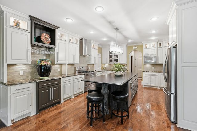 32 Winthrop Point, Little Rock, AR 72211