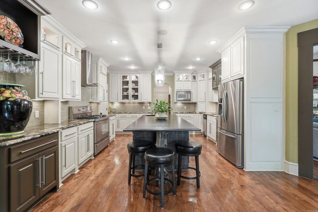 32 Winthrop Point, Little Rock, AR 72211