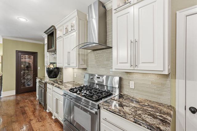 32 Winthrop Point, Little Rock, AR 72211