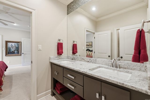 32 Winthrop Point, Little Rock, AR 72211