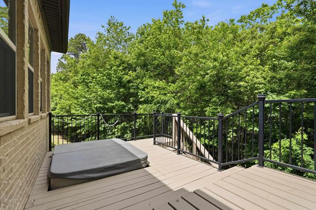 32 Winthrop Point, Little Rock, AR 72211