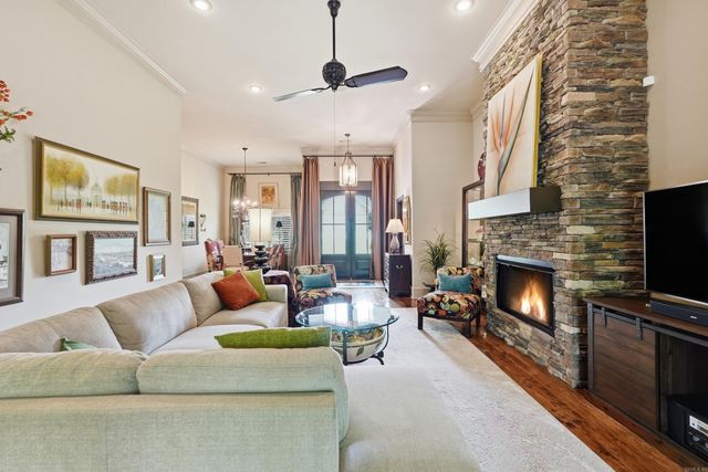 32 Winthrop Point, Little Rock, AR 72211